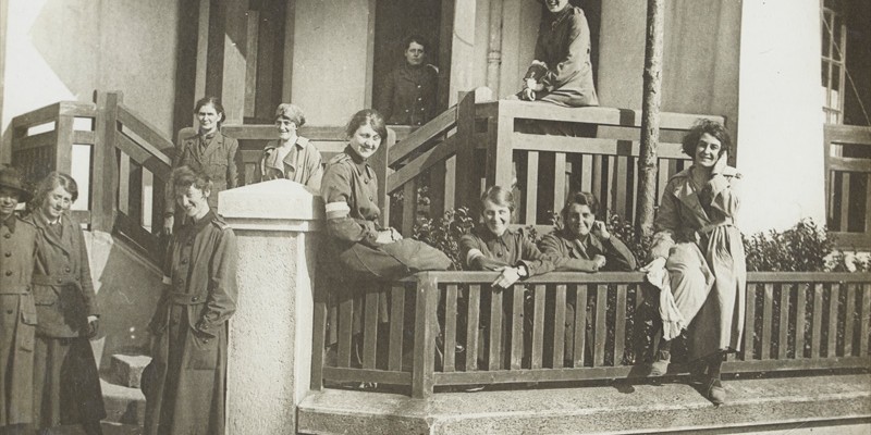 Women's Army Auxiliary Corps personnel relax outside their hostel, c1917