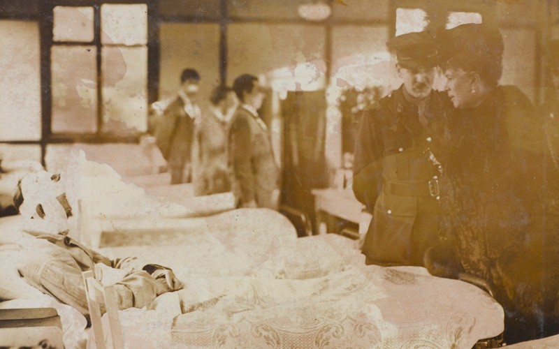 A Royal visit to the Queen's Hospital for facial injuries, Sidcup, 1917