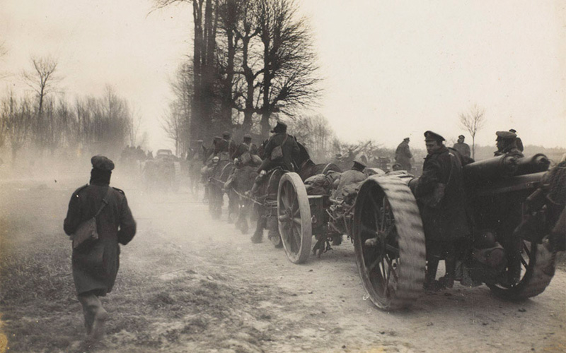 'The German offensive. British guns going forward', 1918